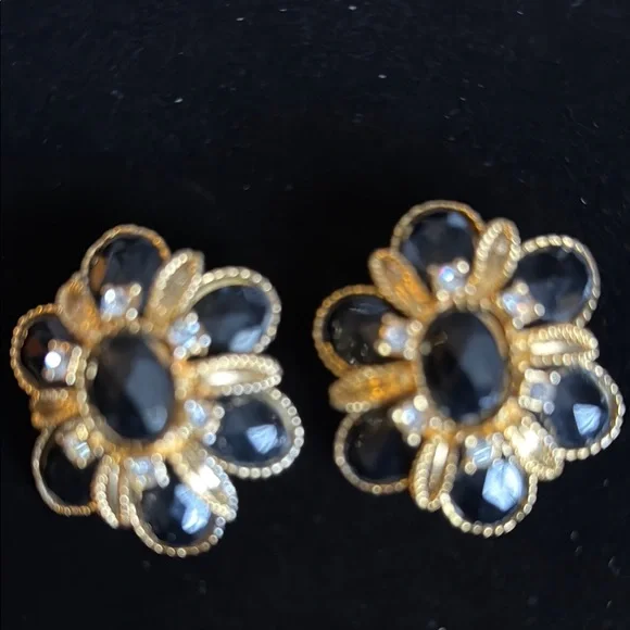 Vintage Black and Gold Floral Earrings - Picture 4 of 6